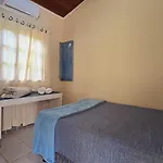 Casa Amarela com 6 quartos para 20 pessoas em Porto Seguro